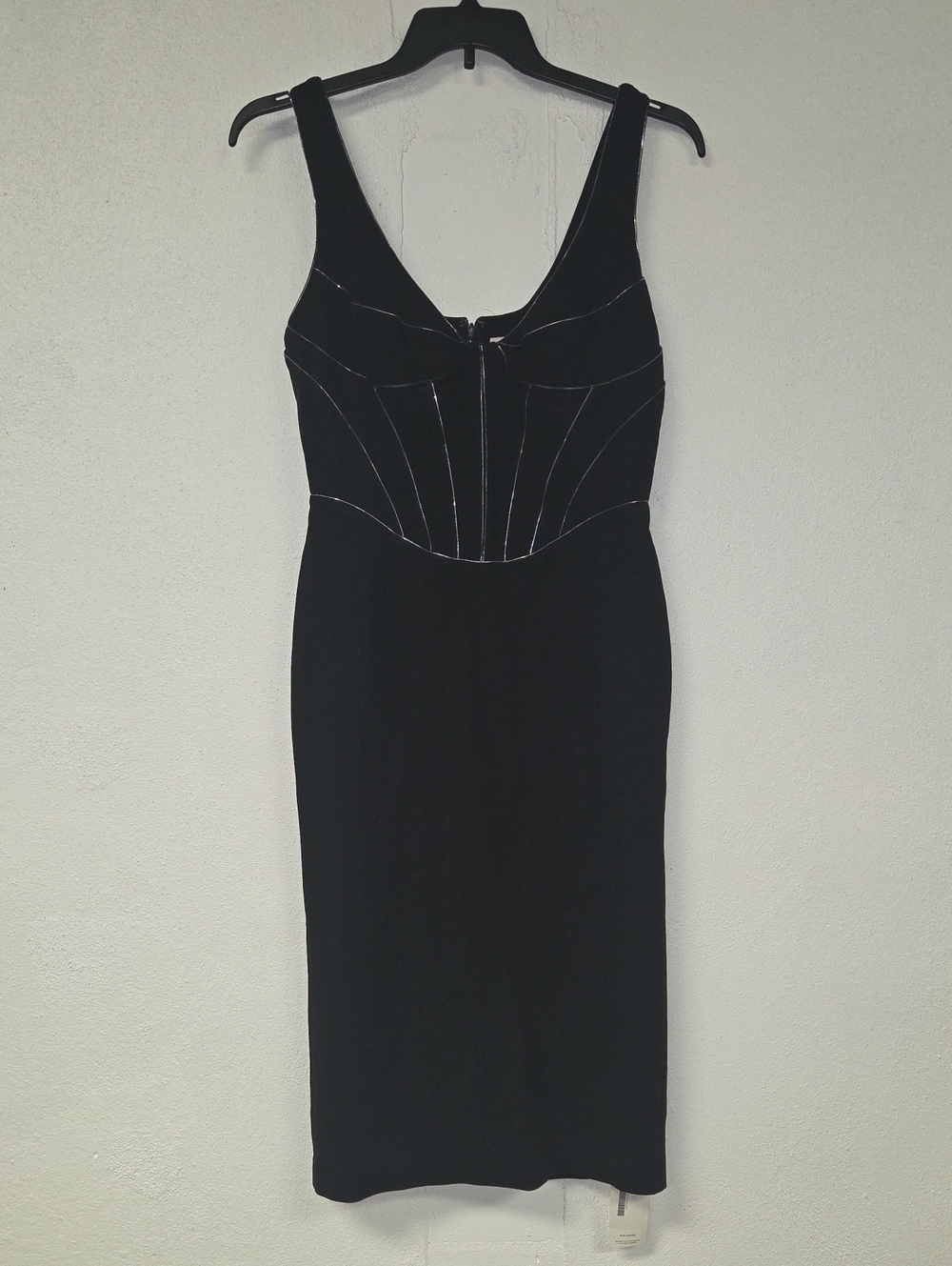 Elegant Black Sleeveless Midi Dress with Sculpted Seams